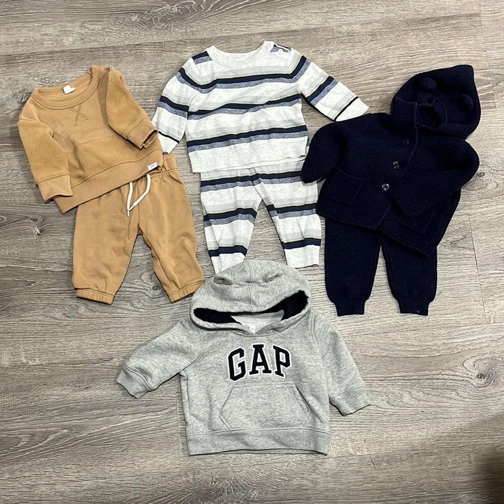 Size 3-6 months outfits and hoodie